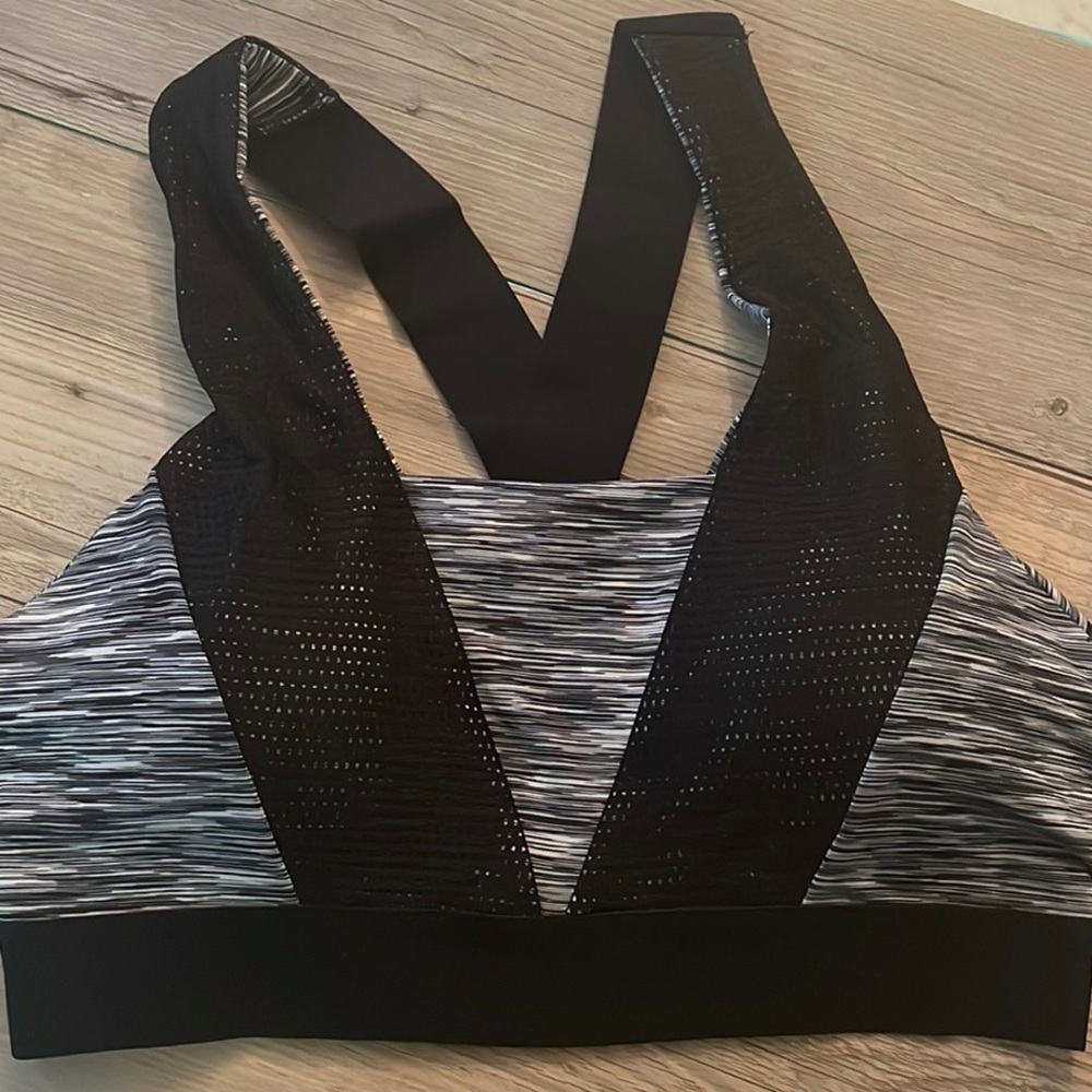 Sports Bra with Criss Cross Back - Picture 3 of 5